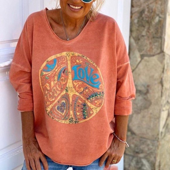 Retaica Tops - NEW  Peace/Love Sweatshirt Style Top XL